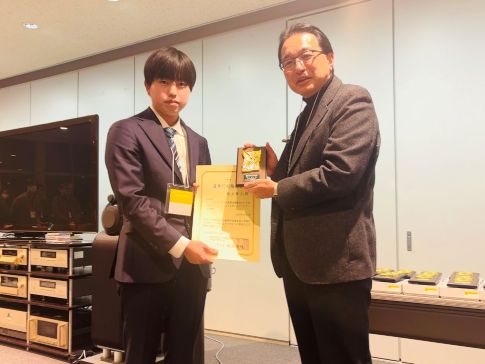 受賞を祝して記念写真